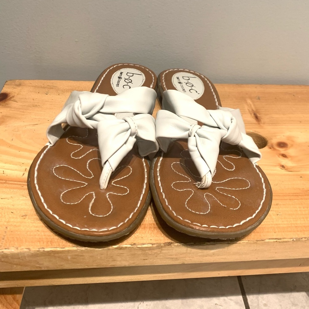 B.O.C. Sandals white bow flip flops size 9